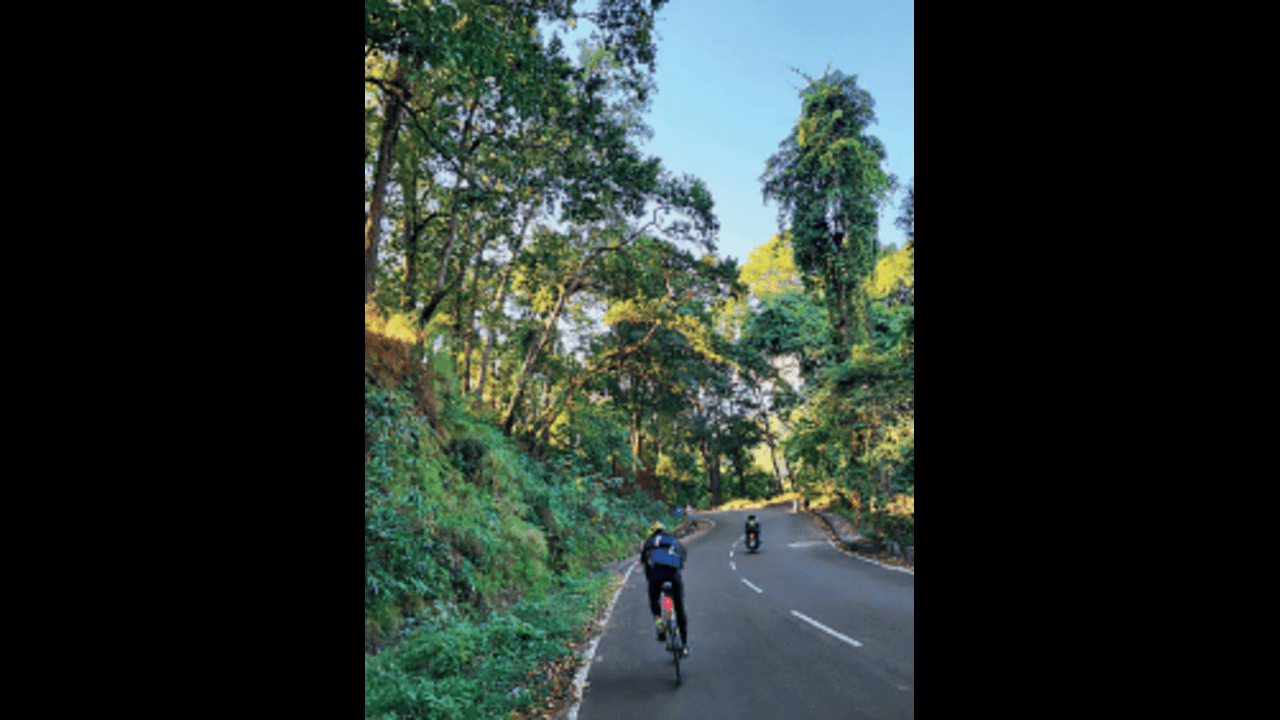 Ultra Cyclists Complete 825 km Race from Digha to Ghum | News | Kolkata News – Times of India