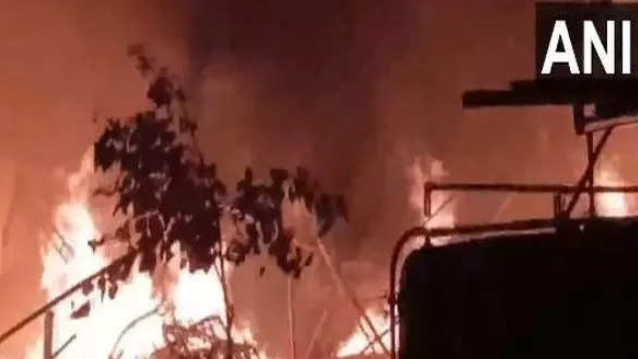 Lucknow Fire News: Massive fire breaks out in scrap market in Lucknow | Lucknow News – Times of India