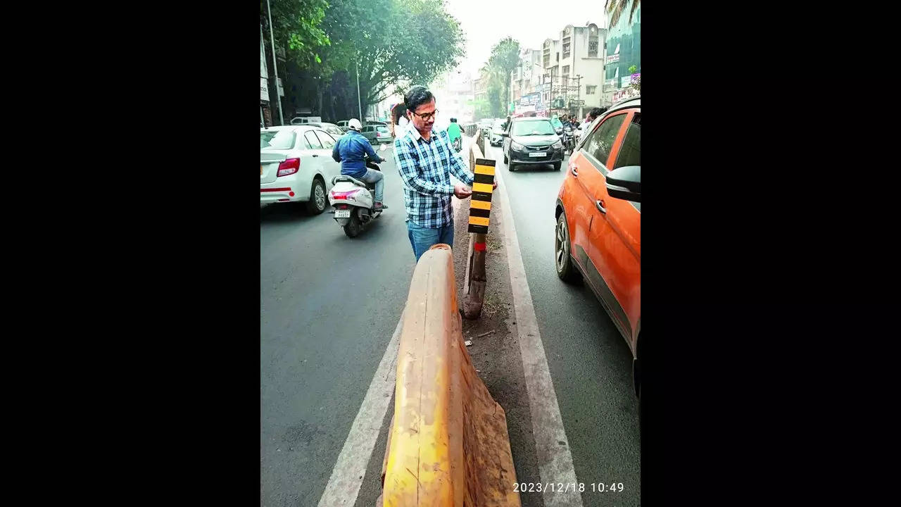 Dhayari Man Fixes Homemade Reflectors on Broken Dividers in Pune | Pune News – Times of India