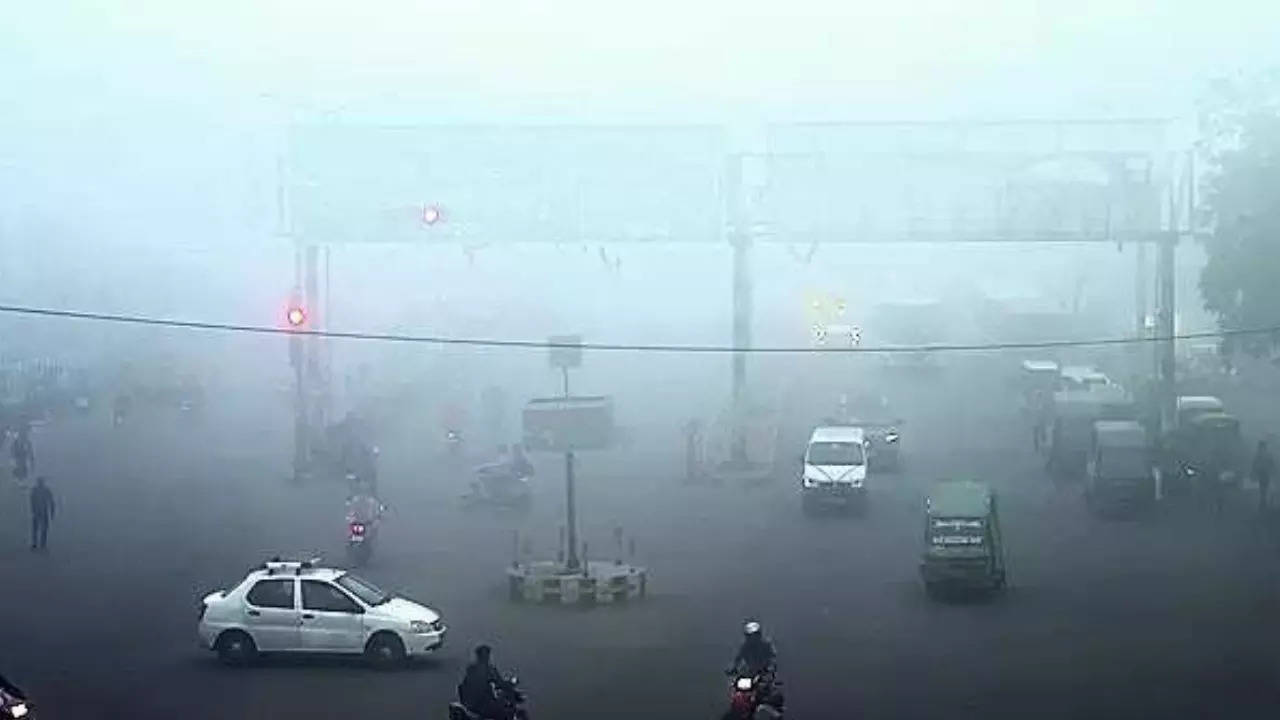 Uttar Pradesh News Live Updates: Dense fog warning issued for 30 UP districts