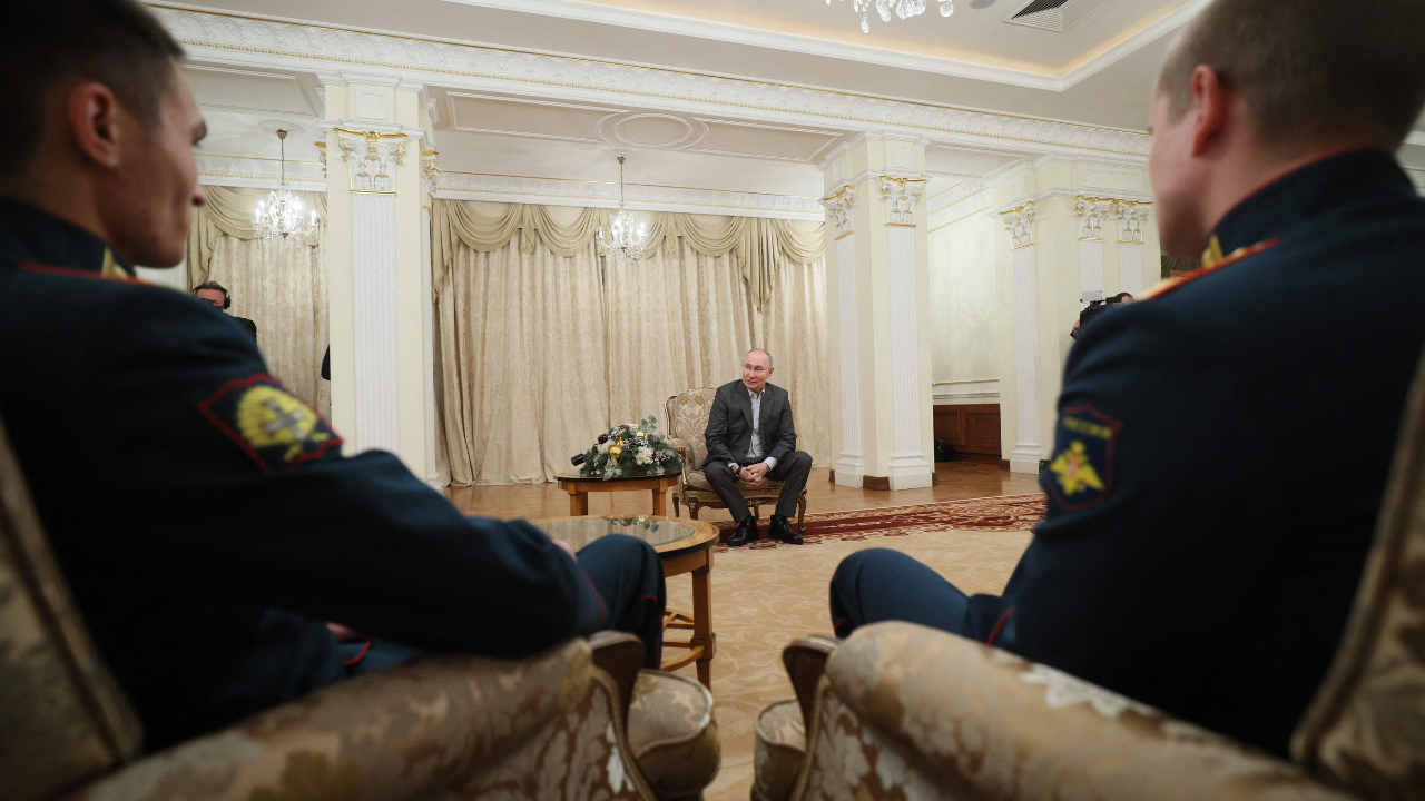 Putin says he wants peace in Ukraine but ...