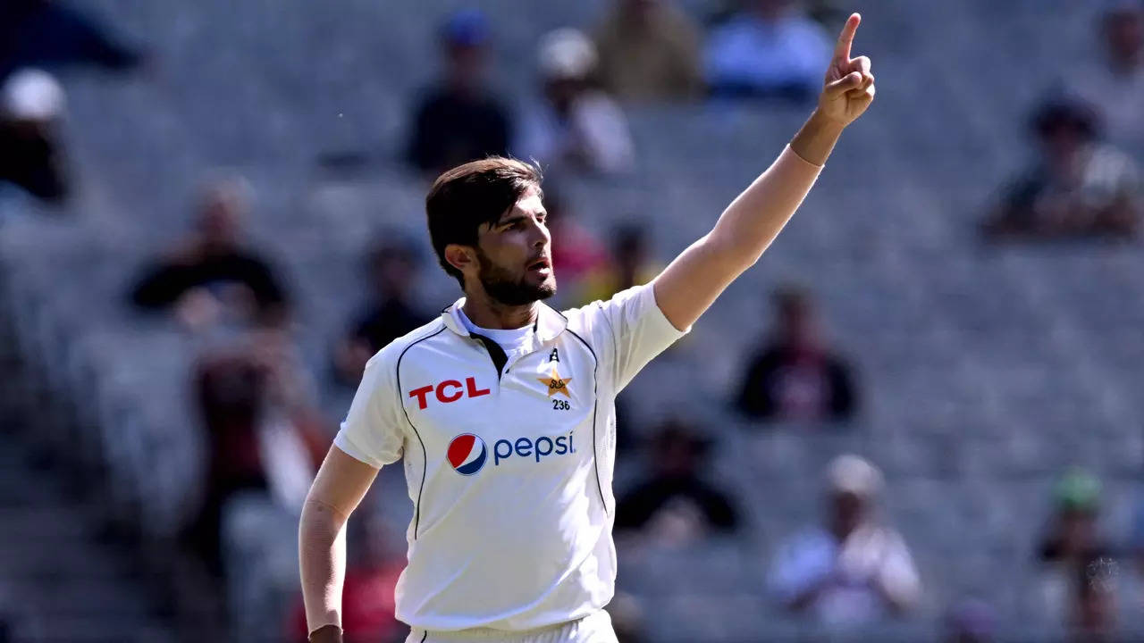 Akram, Younis criticize decision to rest Afridi for Sydney Test