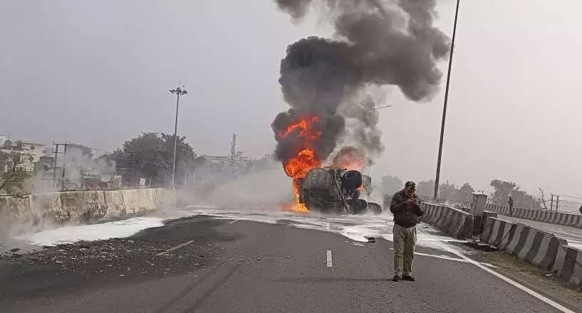 Ludhiana Fire News: Oil tanker catches fire on Amritsar-Delhi highway; no one injured | Ludhiana News – Times of India