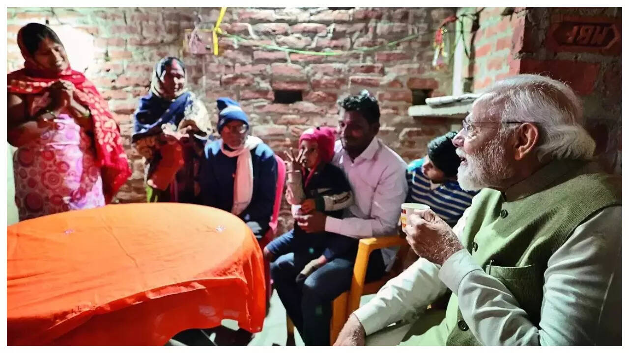 PM Modi writes to Ujjwala beneficiary in Ayodhya, gifts tea-set