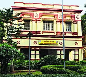 Sau goes to Jadavpur University vice-chancellor’s office | Kolkata News – Times of India