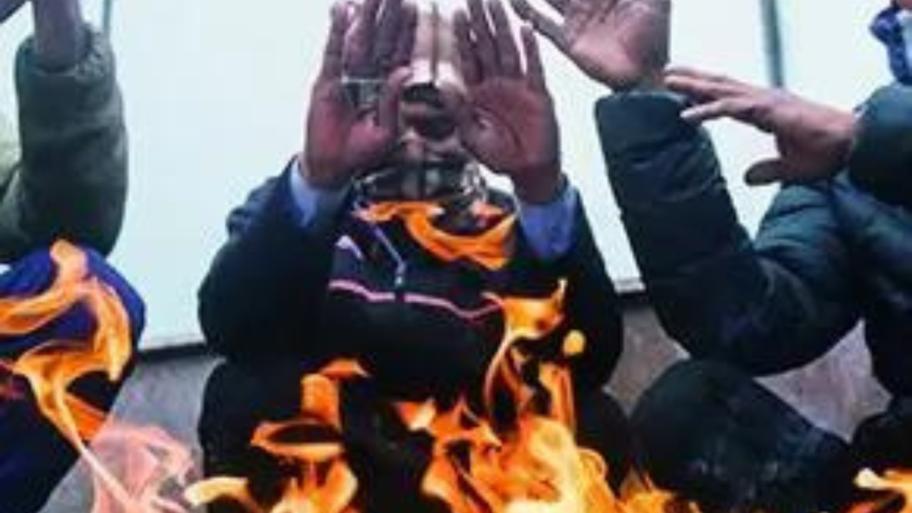 To beat chill, 2 passengers light bonfire with dung cakes on train, arrested