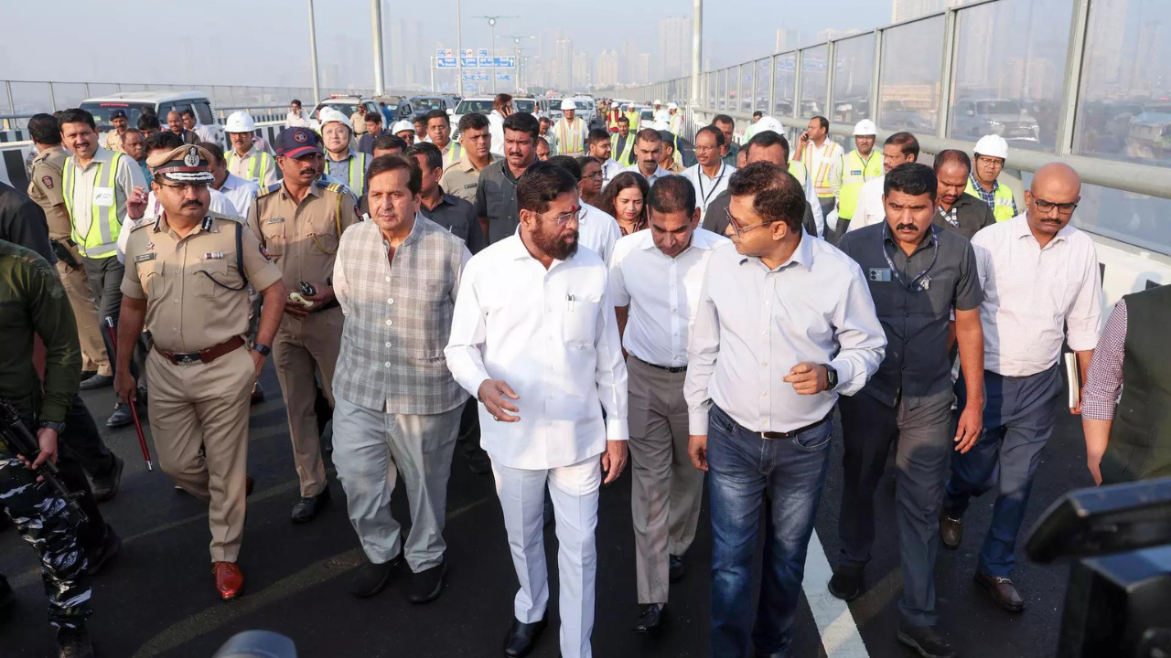 CM Eknath Shinde inspects PM Modi’s Mumbai visit route; emphasizes cleanliness in civic wards | Mumbai News – Times of India