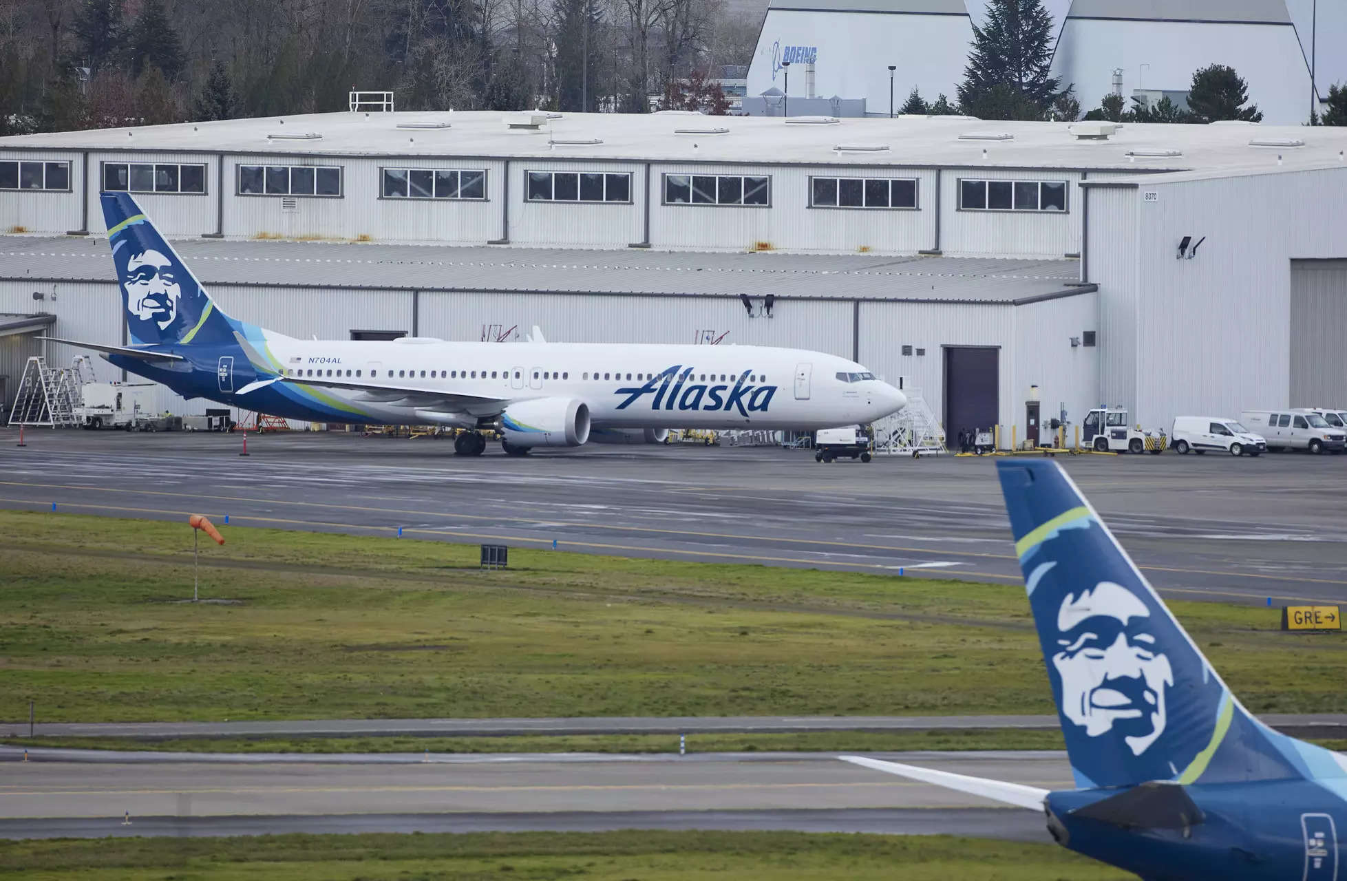 Alaska Airlines cancels more than 200 flights after FAA order to ground Boeing Max