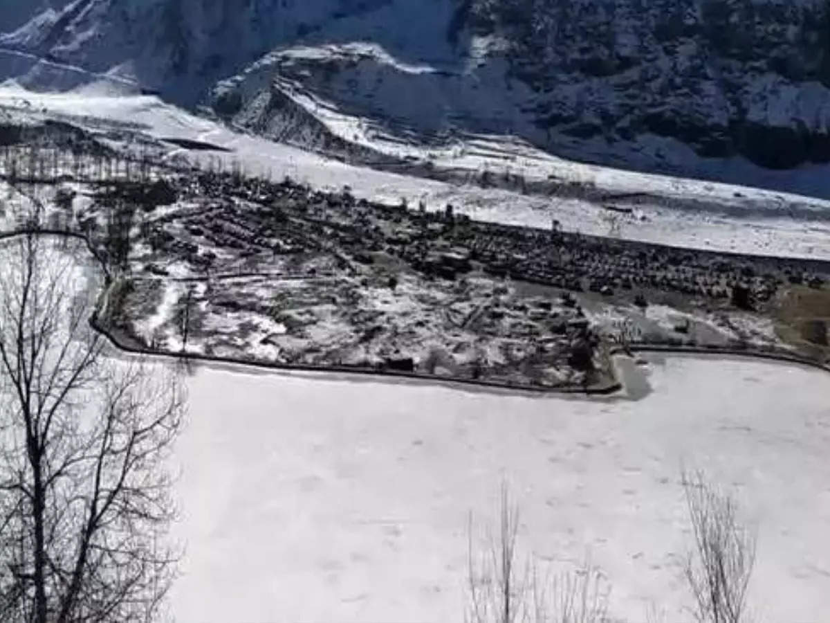 Himachal Pradesh: Sissu Lake turns into a frozen wonderland as temperature dives to -15°C