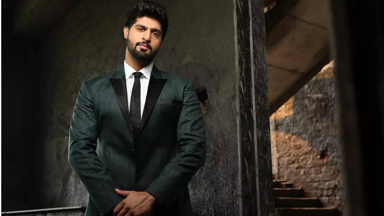 Exclusive - Tanuj Virwani gears up to host Splitsvilla X5; says 'The prospect of reuniting with Sunny Leone after 7 long years is something I’m happy about'