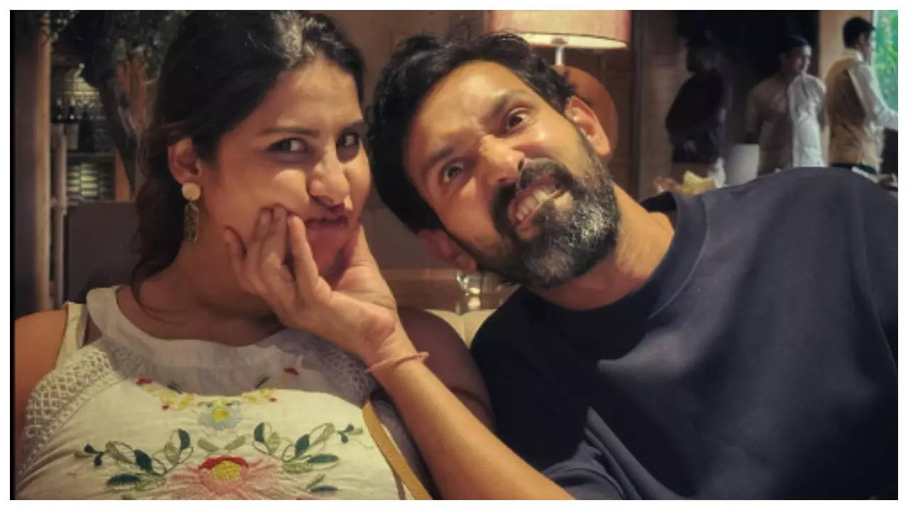 ’12th Fail’ star Vikrant Massey shares a goofy photo with wife Sheetal Thakur; calls her ‘angry bird’ | Hindi Movie News – Times of India