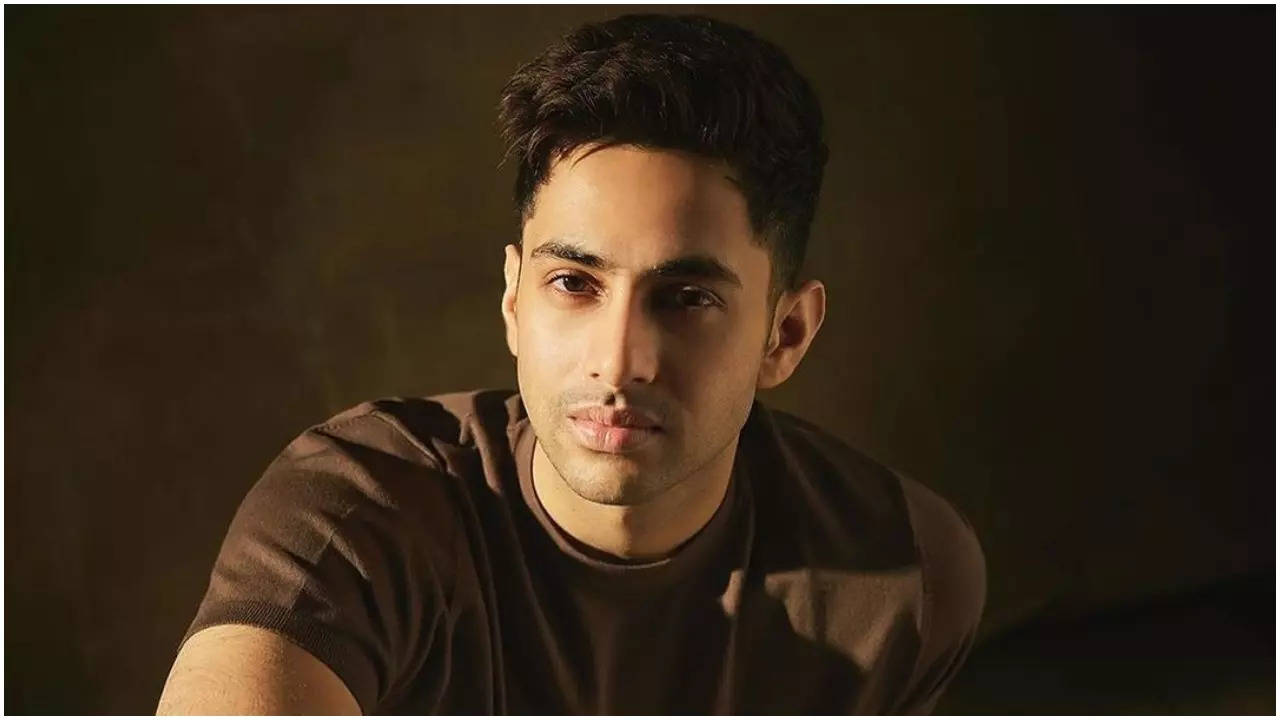 Agastya Nanda reveals he looks up to uncle Abhishek Bachchan as his hero and not grandpa Amitabh Bachchan; says, ‘Our generation grew up watching ‘Dhoom’, ‘Housefull’, and ‘Guru’ | Hindi Movie News – Times of India