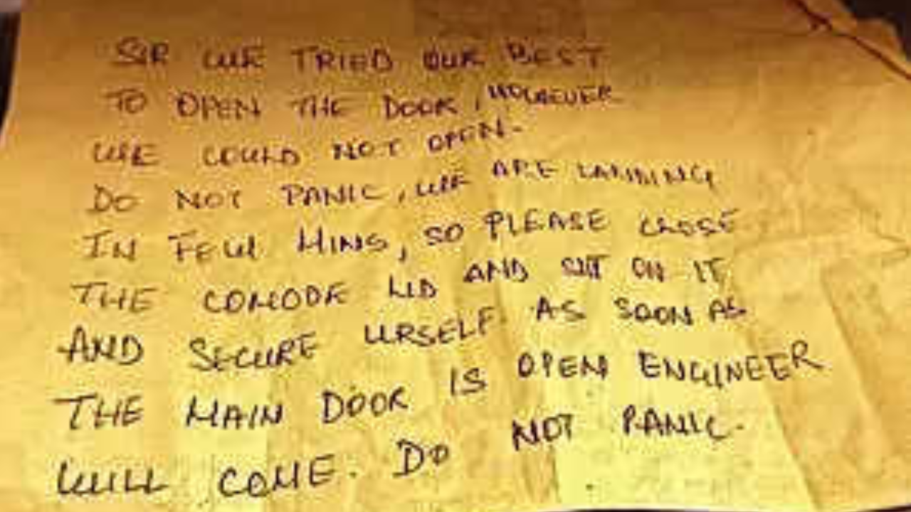 Lock glitch: Man stuck in aircraft toilet for 100 minutes | Bengaluru News – Times of India