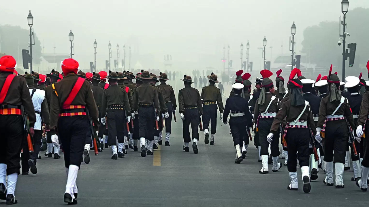 Temperature rises a tad, but dense fog to keep Delhi on toes for two more days | Delhi News – Times of India