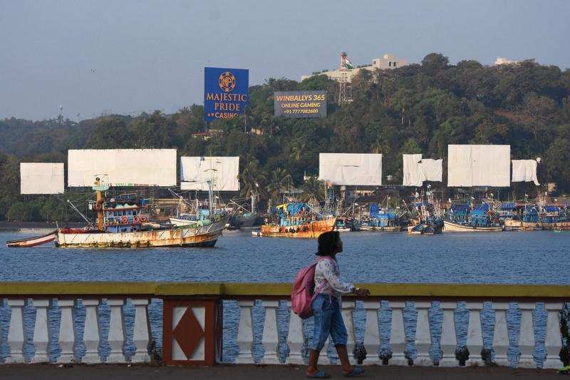 HC: Cut power to hoardings illegally set up near Mandovi | Goa News – Times of India