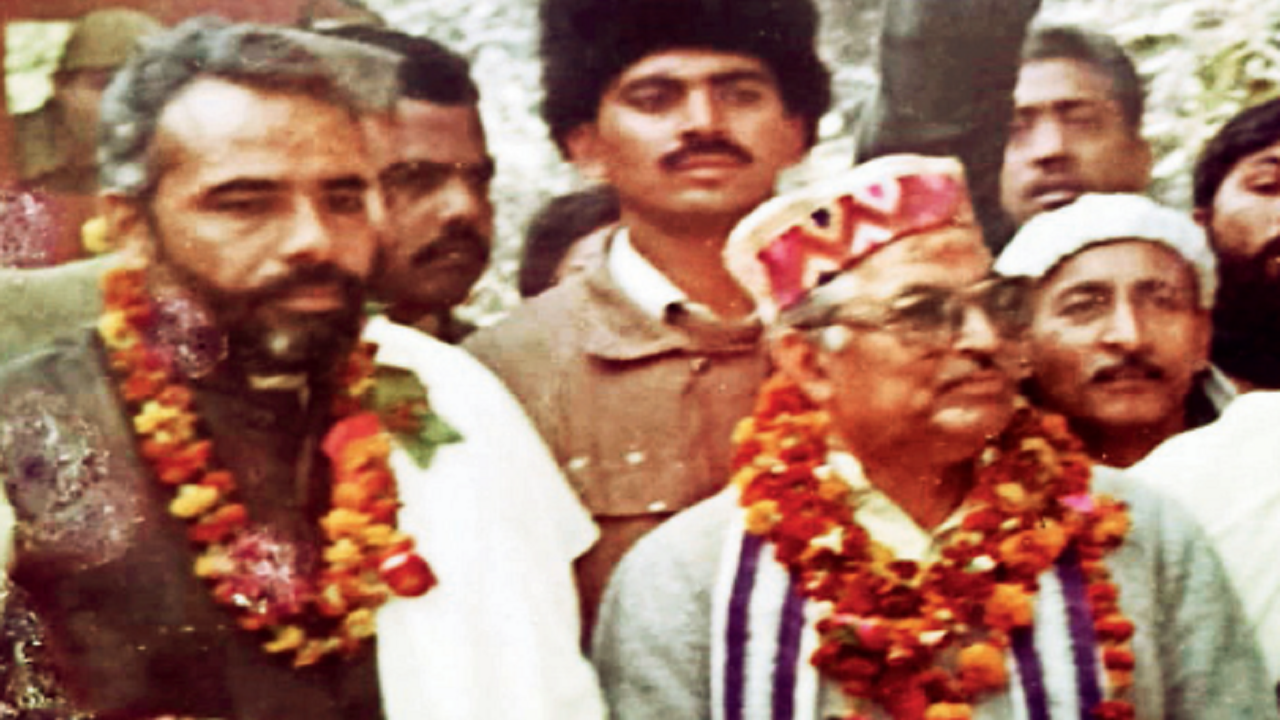 A photograph of Narendra Modi with Murli Manohar Joshi clicked by lensman Rajendra Tripathi on Jan 14, 1992