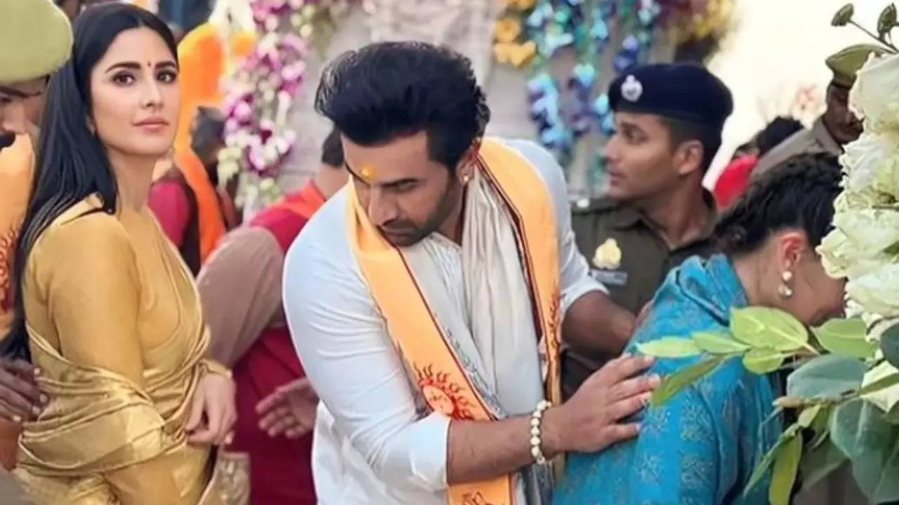 Ranbir Kapoor, Alia Bhatt, Katrina Kaif, and Vicky Kaushal unite at Ram Mandir Pran Pratishtha Ceremony | – Times of India