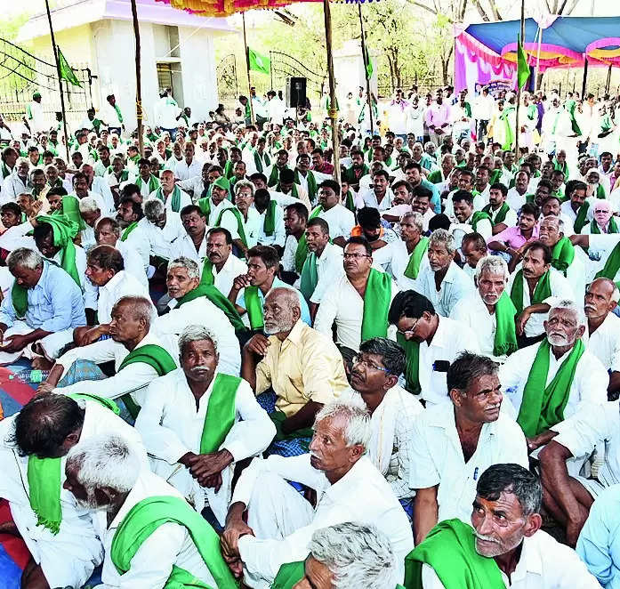 Haveri Farmers Demand ₹25,000 Drought Relief Per Acre, Stage Stir | Hubballi News – Times of India