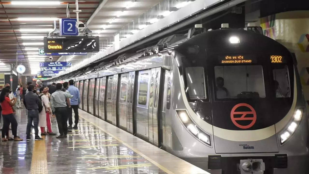 Delhi Metro to start its services at 4am on Republic Day | Delhi News – Times of India