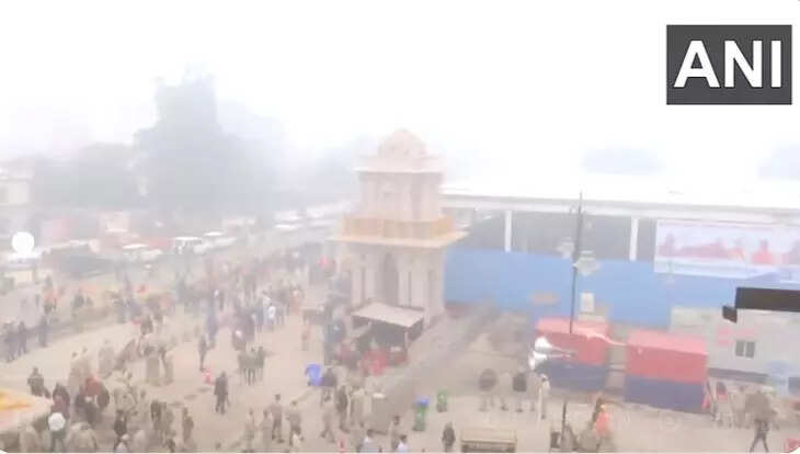 Braving cold & fog, massive crowds continue to throng Ayodhya
