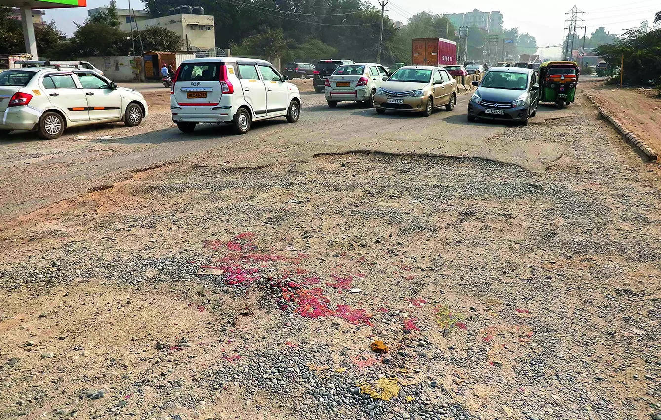 GMDA Plans to Fill Craters and Place Signage on Roads Next Month | Gurgaon News – Times of India