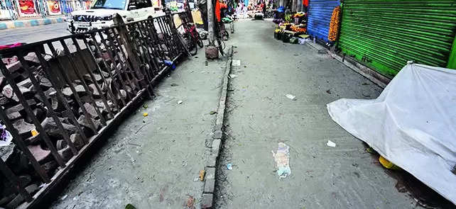 Kolkata Municipal Corporation’s Aggressive Drive to Hem in Hawkers on RB Ave Kolkata | Kolkata News – Times of India