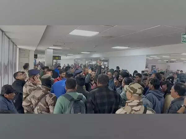 Protest at Delhi airport after IndiGo cancels flight for 2nd day