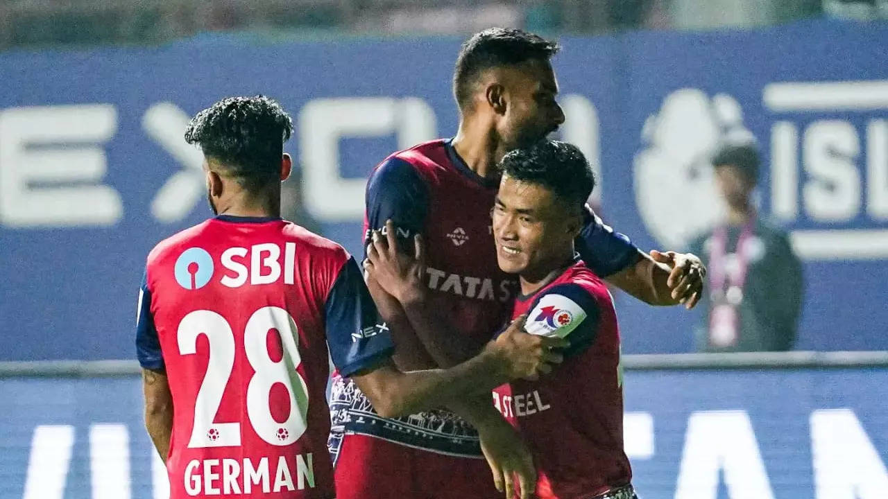 Imran Khan (right) with teammates after scoring the goal in Jamshedpur on Wednesday. (JFC Media Photo)