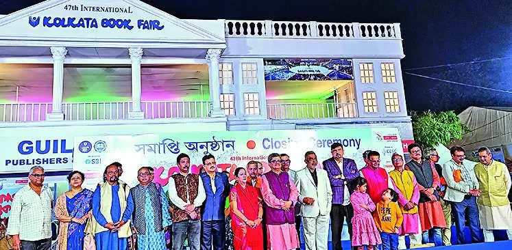 Book Fair Ends With Highest Footfall Of 29l, Sales At ₹28cr | Kolkata News – Times of India