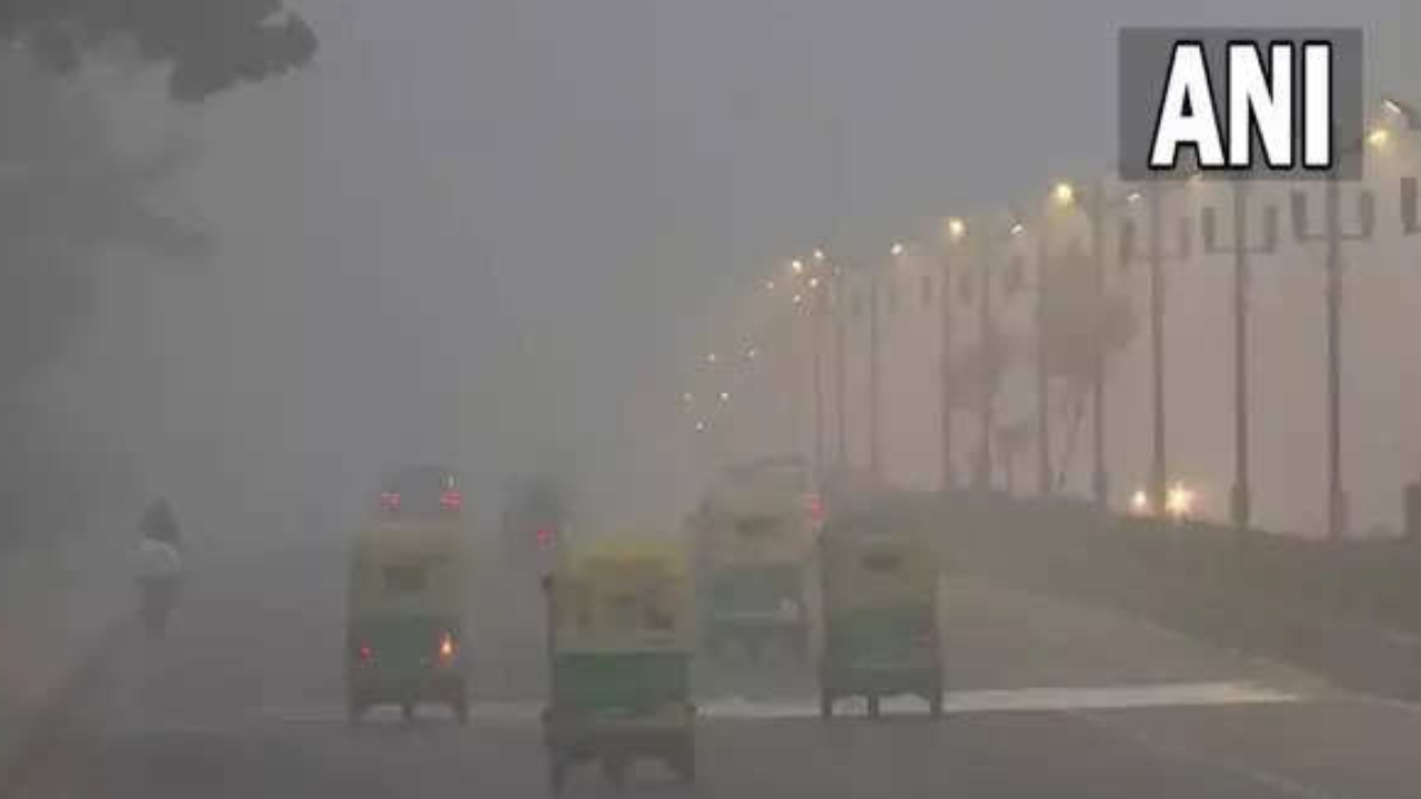 Delhi Fog: Low Visibility, Flight Disruptions, Train Delays | IMD Weather Update | – Times of India