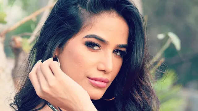 Poonam Pandey passes away to cervical cancer at the age of 32