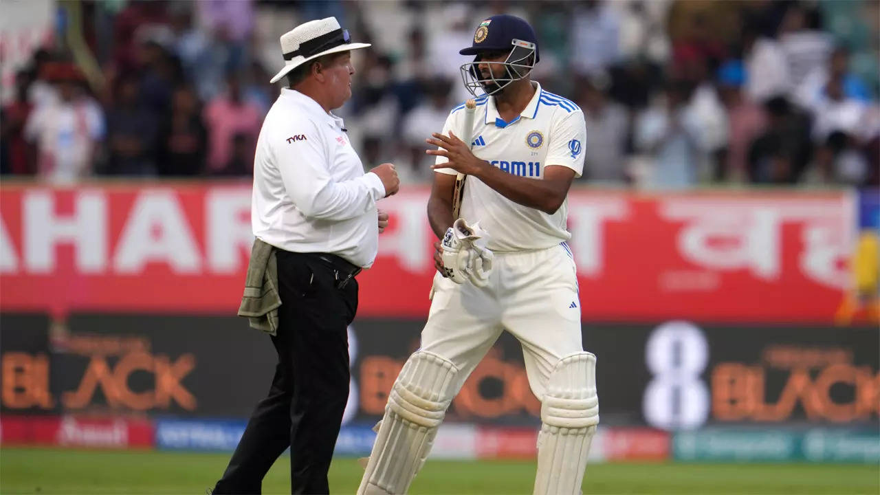 R Ashwin engages in heated chat with umpire