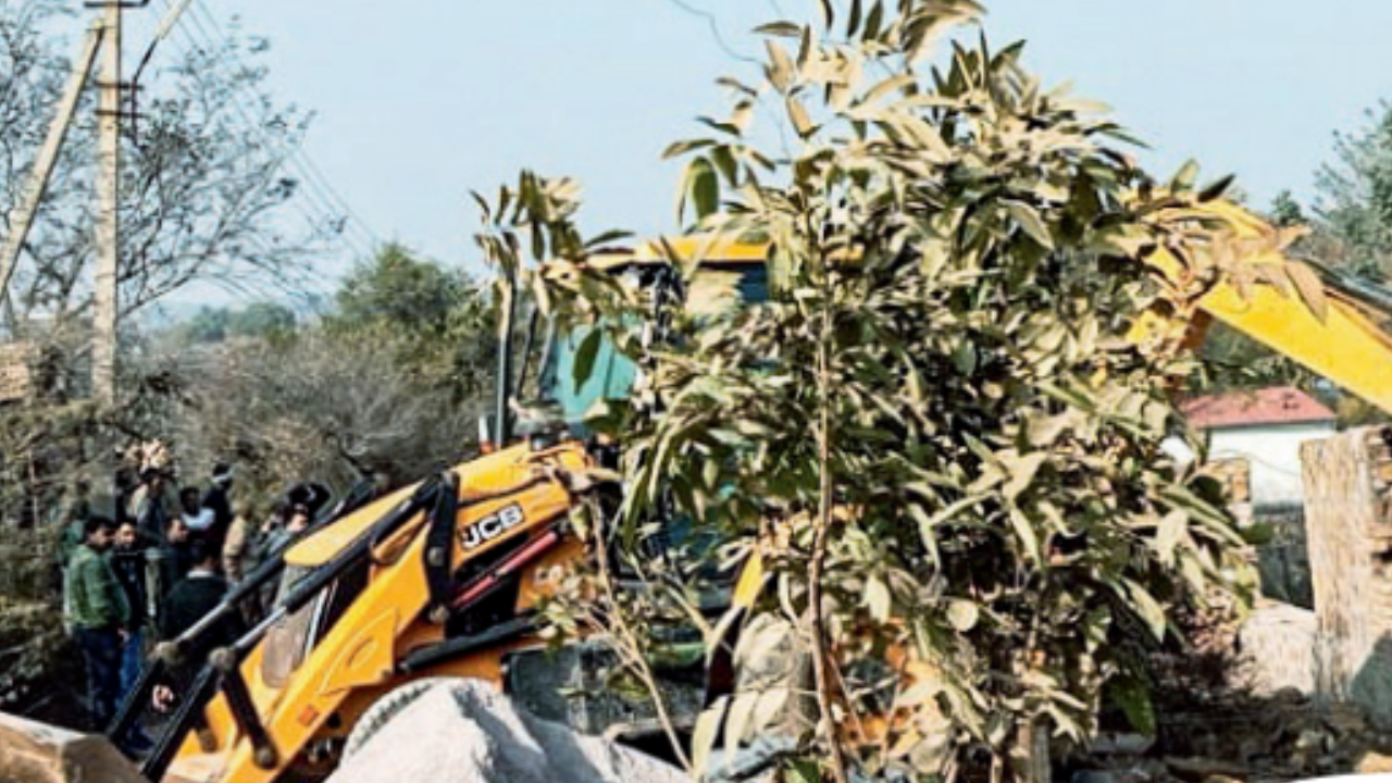 Demolition of Six Farmhouses and Boundary Walls on Aravali Land in Gurgaon | Gurgaon News – Times of India