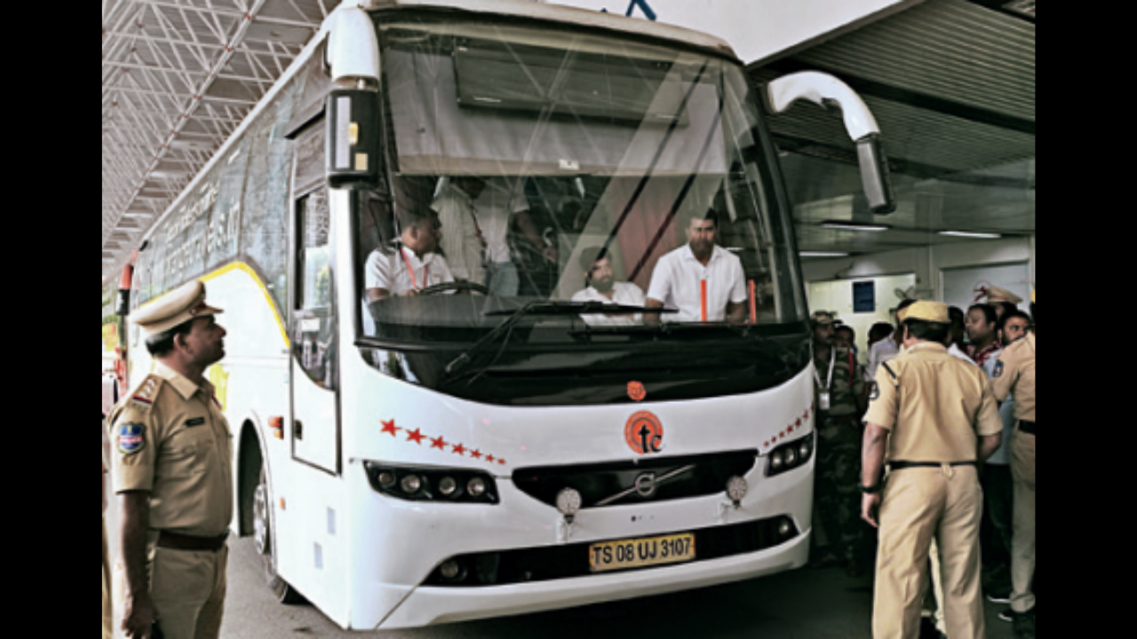 Floor test: Jharkhand MLAs to fly back to Ranchi today