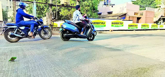 Many Unscientific Road Humps Pose Threat To Motorists | Hubballi News – Times of India