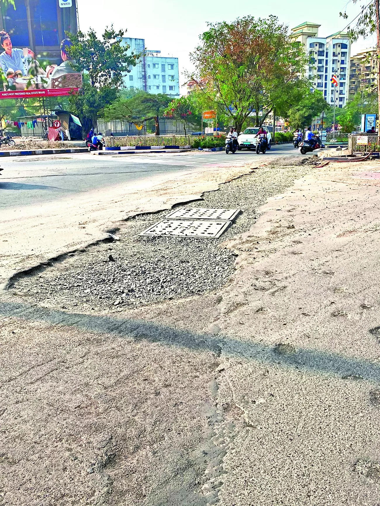 Deep Crater and Lack of Barricades Put Commuters at Risk in Wanowrie Pune | Pune News – Times of India