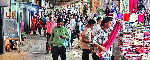 Traffic Cops Remove Pedestrian Channels Near Grand Arcade | Kolkata News – Times of India