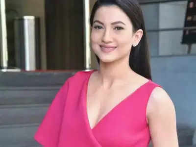 Gauahar Khan performs her mommy duties on the sets of Jhalak Dikhhla Jaa 11; see video
