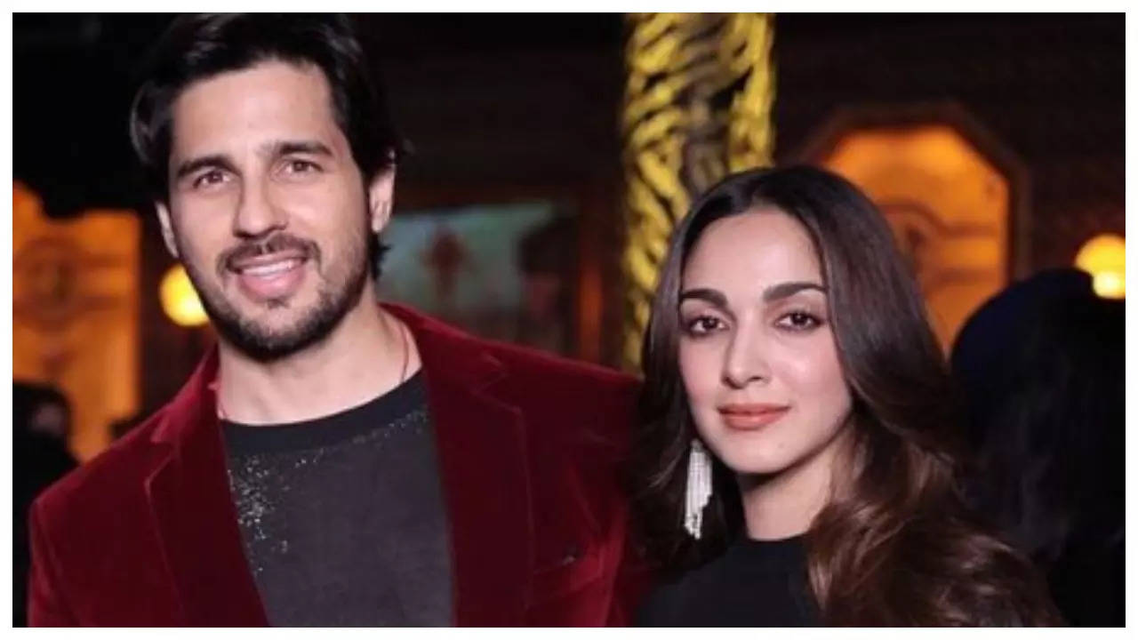 Sidharth Malhotra and Kiara Advani make for a trendy couple as they attend a celebration collectively in Delhi – See viral pictures |