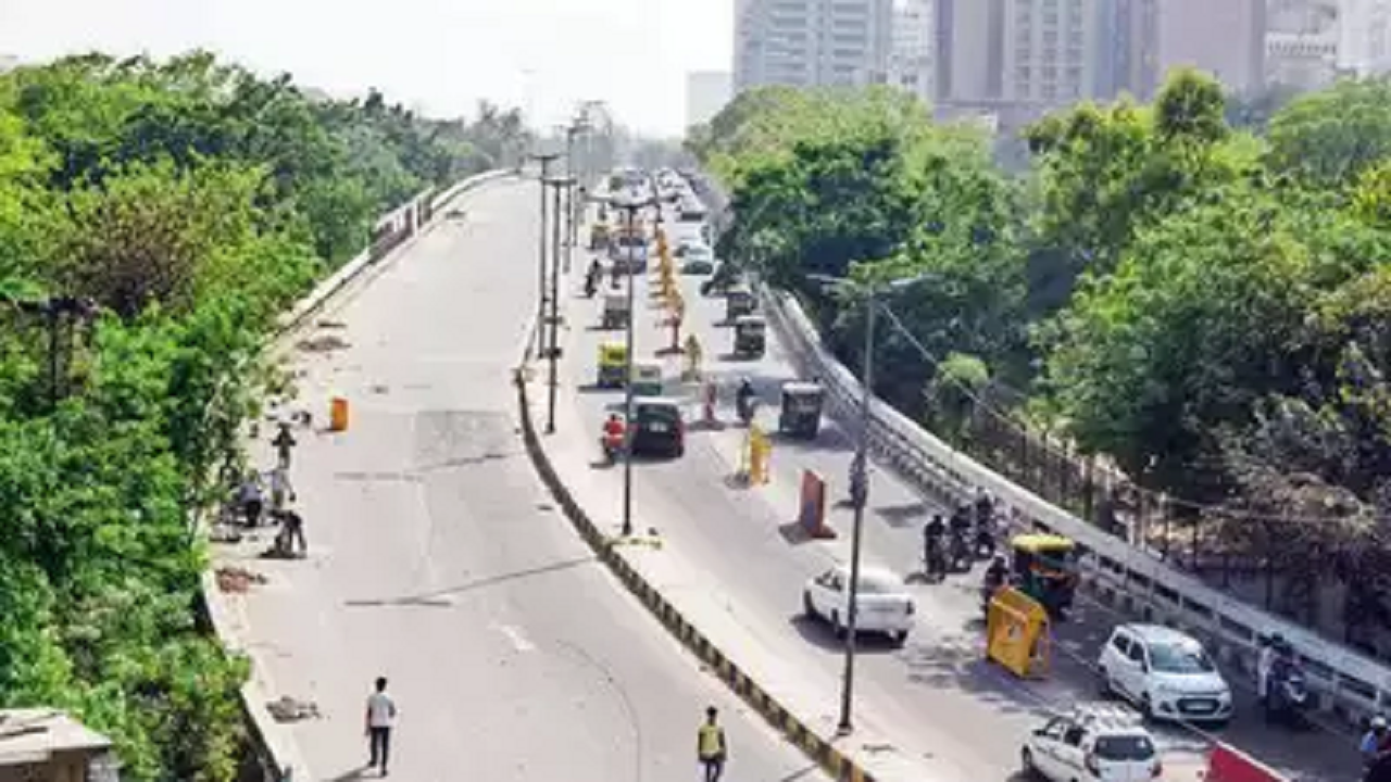 Motorists complain of eye irritation near east Delhi flyover | Delhi News – Times of India