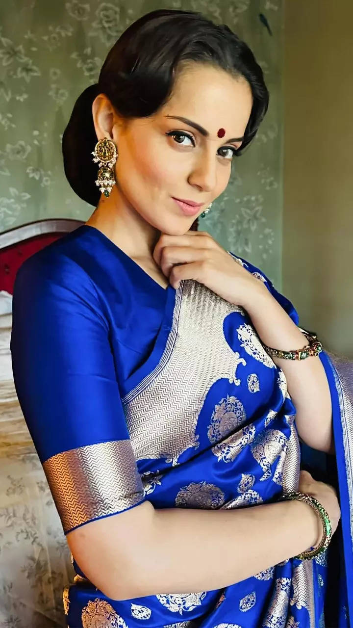 Kangana Ranaut's retro look in a blue saree