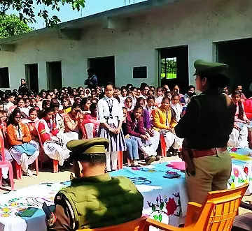 SI grooming girls to man up against Romeos Prayagraj: Bringing ease and sense of security to girl students of schools and colleges | Allahabad News – Times of India