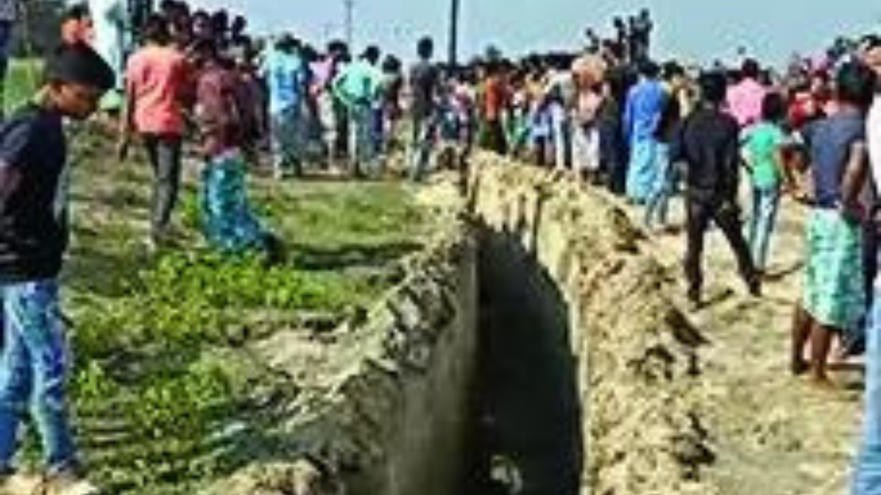 4 Bengal kids buried alive in trench, locals blame BSF | Kolkata News – Times of India