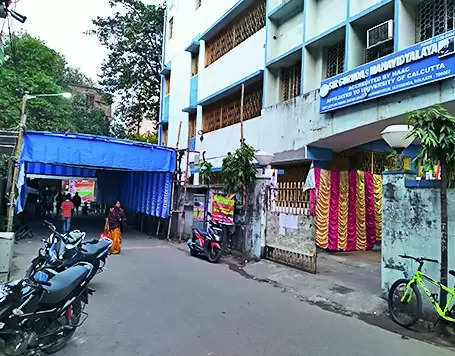 Students’ Stir Over Club’s ‘illegal’ Pandal | Kolkata News – Times of India