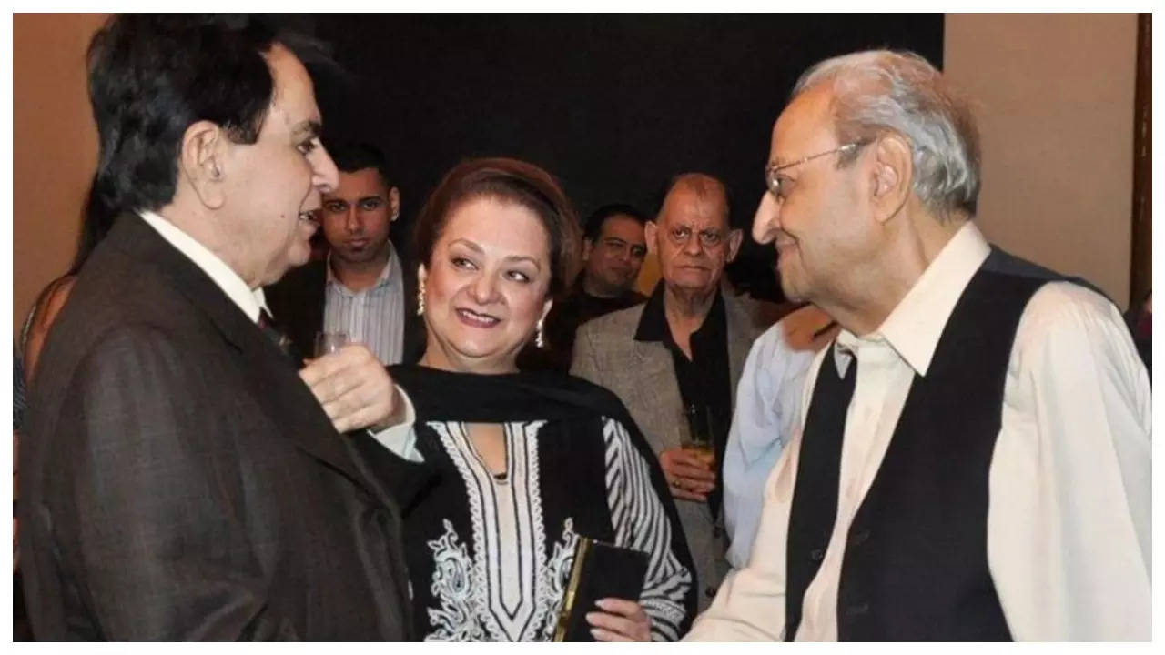 Throwback: When Pran braved a storm to attend Dilip Kumar-Saira Banu’s wedding | – Times of India