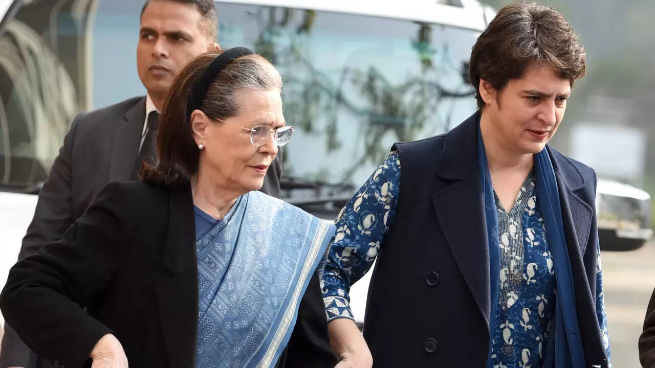 Sonia files RS papers from Rajasthan. Priyanka to make LS poll debut from Rae Bareli?