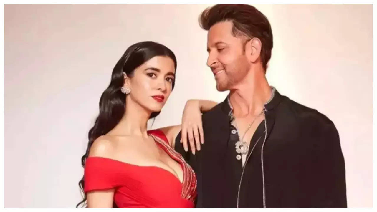 Saba Azad calls her ‘love’ Hrithik Roshan ‘a giant’ as he recuperates from an injury; Tiger Shroff, Varun Dhawan REACT | – Times of India