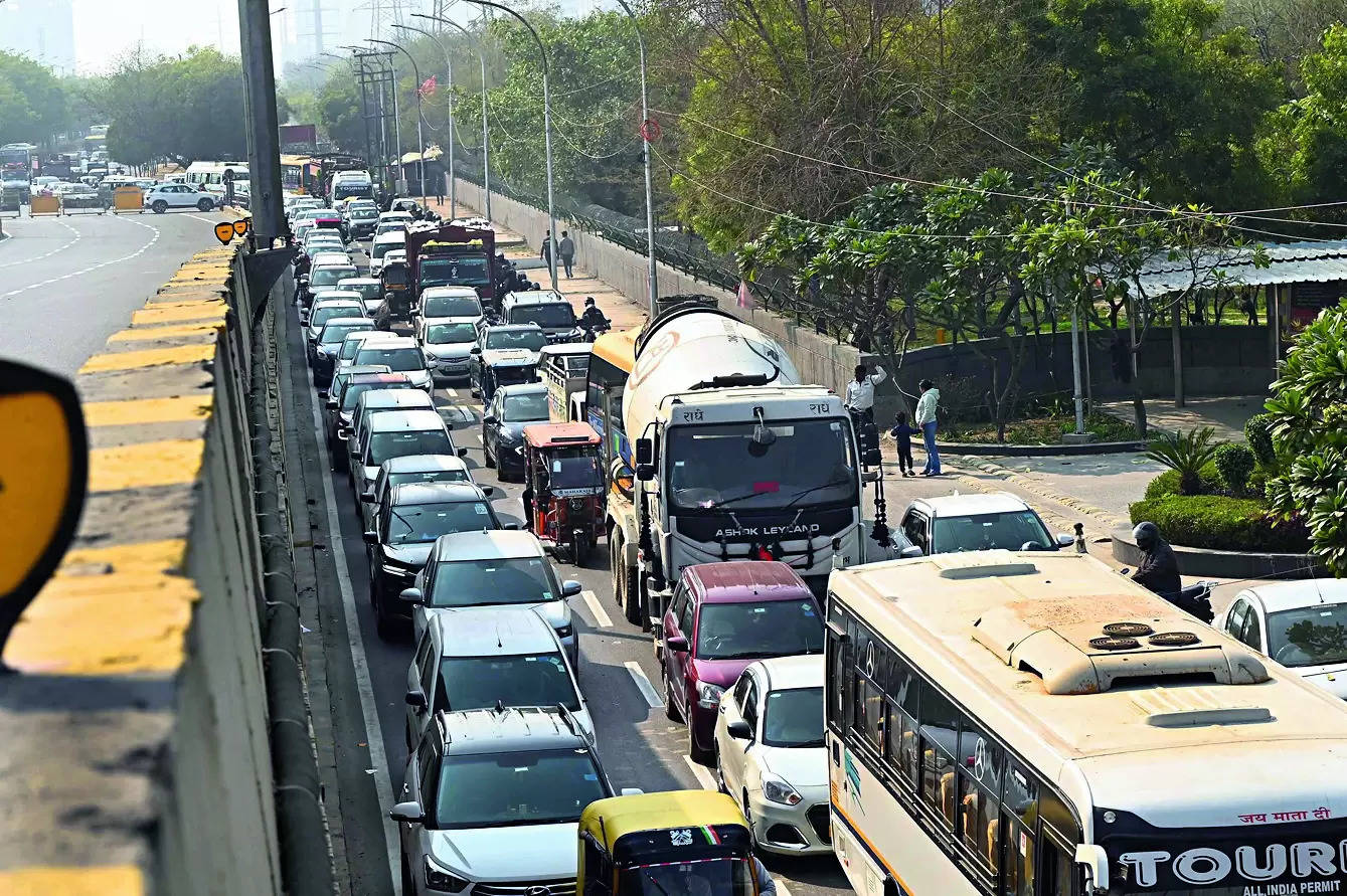 Parthala Flyover Closed for Repairs, Traffic Crawls | Noida News – Times of India