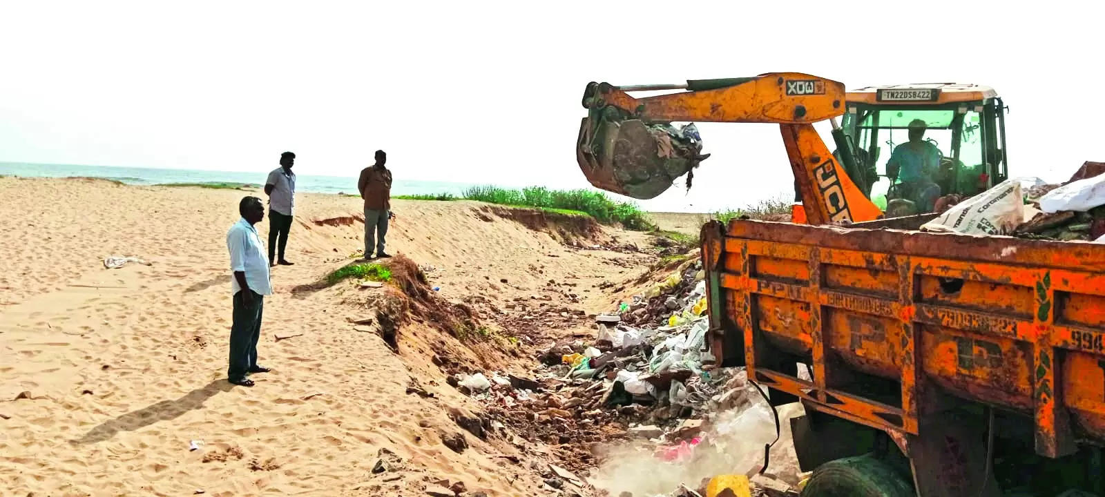 Debris dumped on Thiruvanmiyur beach Chennai: 10 truckloads of debris including construction and plastic waste | Chennai News – Times of India