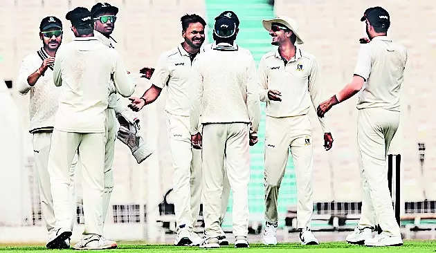 Mukesh returns to make a difference | Elite Group ‘B’ Ranji Trophy | Kolkata News – Times of India